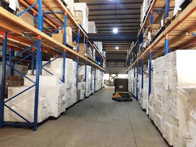 倉儲貨架成本揭秘 定制貨架，兄弟貨架為您的貨物倉儲提供專業(yè)服務(wù)